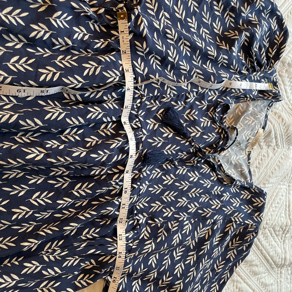 Elegant Blue and White Patterned Midi Dress - Picture 10 of 13
